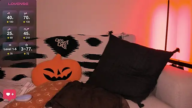 Evie-Luna online show from 10-19-25, 01:19