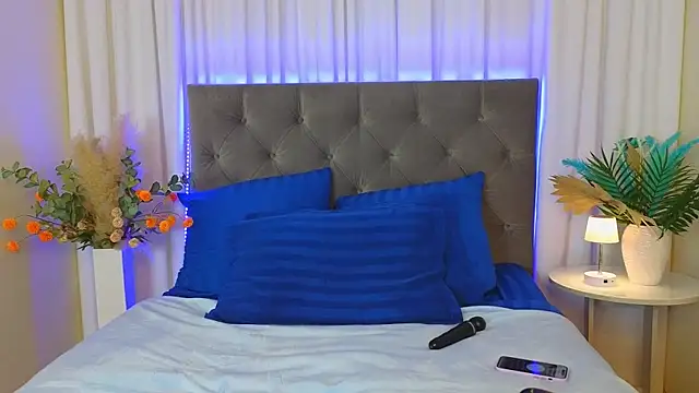 Ariana Petite online show from 03-12-26, 12:16