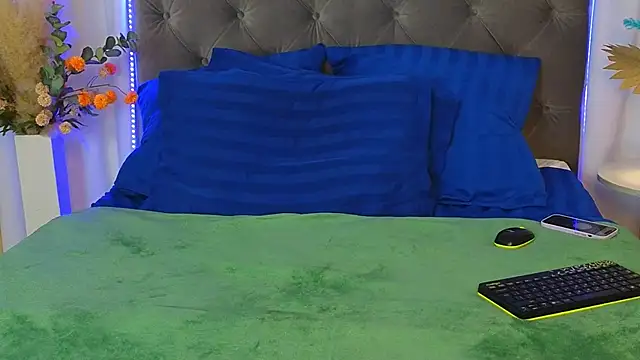 Ariana Petite online show from 03-02-26, 05:08