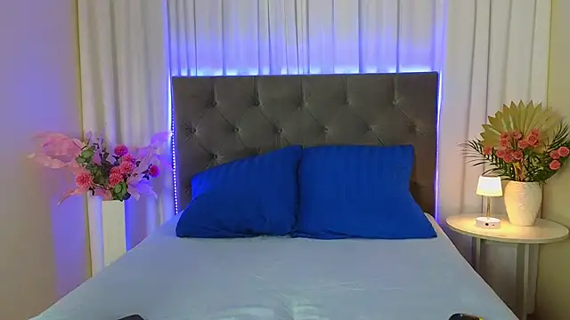Ariana Petite online show from 04-30-26, 12:17