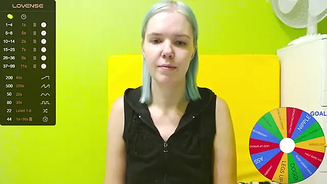 Snapshot of Ultra_Meow chatting on 10-24-25, 02:38 Ultra Meow online show from 10-24-25, 02:38