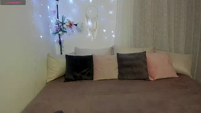 Snapshot of AliceeShy chatting on 02-26-25, 11:30 AliceeShy online show from 02-26-25, 11:30