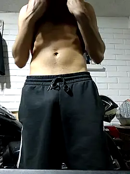 Snapshot of TommyMomentum chatting on 11-18-25, 05:44 TommyMomentum online show from 11-18-25, 05:44