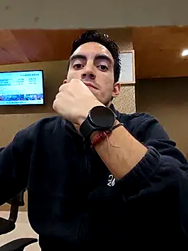 Snapshot of TommyMomentum chatting on 02-02-26, 01:59 TommyMomentum online show from 02-02-26, 01:59