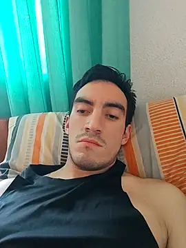 Snapshot of TommyMomentum chatting on 12-21-25, 10:54 TommyMomentum online show from 12-21-25, 10:54