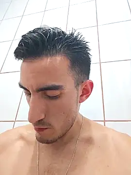 Snapshot of TommyMomentum chatting on 11-20-25, 04:35 TommyMomentum online show from 11-20-25, 04:35