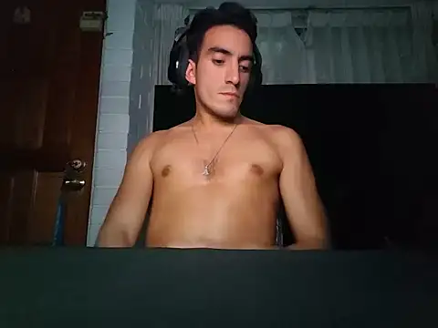 Snapshot of TommyMomentum chatting on 03-17-26, 04:37 TommyMomentum online show from 03-17-26, 04:37