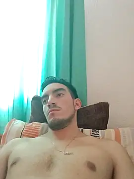 Snapshot of TommyMomentum chatting on 11-30-25, 05:14 TommyMomentum online show from 11-30-25, 05:14