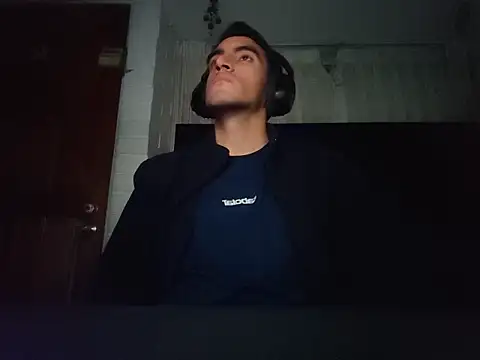 Snapshot of TommyMomentum chatting on 03-20-26, 06:25 TommyMomentum online show from 03-20-26, 06:25