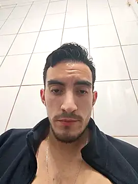 Snapshot of TommyMomentum chatting on 09-17-25, 06:59 TommyMomentum online show from 09-17-25, 06:59