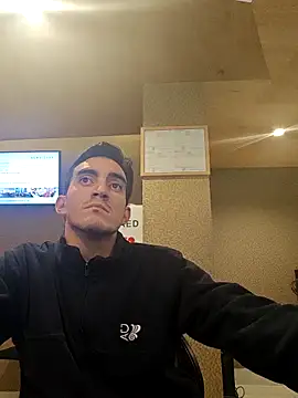 Snapshot of TommyMomentum chatting on 03-22-26, 08:27 TommyMomentum online show from 03-22-26, 08:27