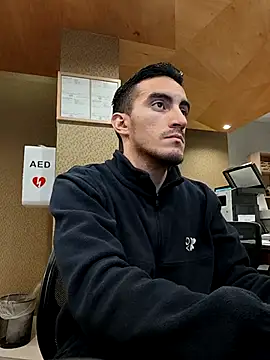 Snapshot of TommyMomentum chatting on 11-29-25, 07:19 TommyMomentum online show from 11-29-25, 07:19