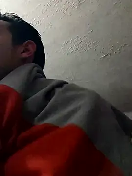 Snapshot of TommyMomentum chatting on 12-23-25, 04:56 TommyMomentum online show from 12-23-25, 04:56