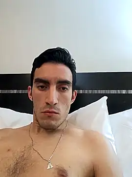 Snapshot of TommyMomentum chatting on 10-04-25, 02:24 TommyMomentum online show from 10-04-25, 02:24