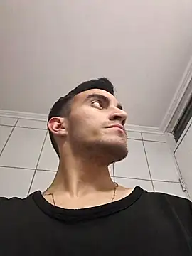 Snapshot of TommyMomentum chatting on 11-23-25, 06:34 TommyMomentum online show from 11-23-25, 06:34