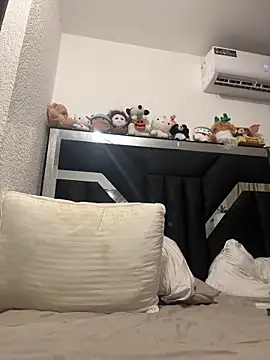 Snapshot of Sexifantasia chatting on 03-03-26, 02:40 Sexifantasia online show from 03-03-26, 02:40