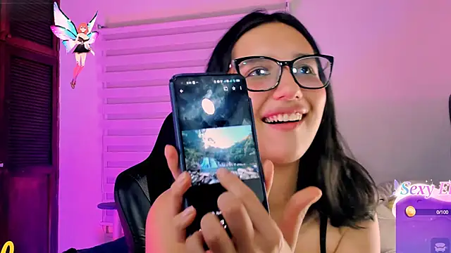 Snapshot of Luniverse chatting on 01-12-25, 01:42 Luniverse online show from 01-12-25, 01:42