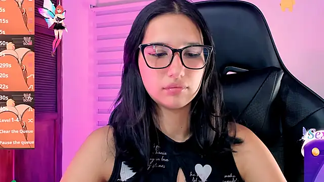 Snapshot of Luniverse chatting on 02-05-25, 12:10 Luniverse online show from 02-05-25, 12:10