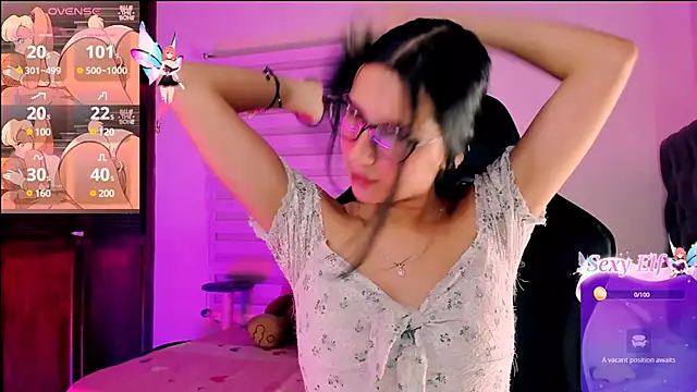 Snapshot of Luniverse chatting on 12-12-24, 12:05 Luniverse online show from 12-12-24, 12:05