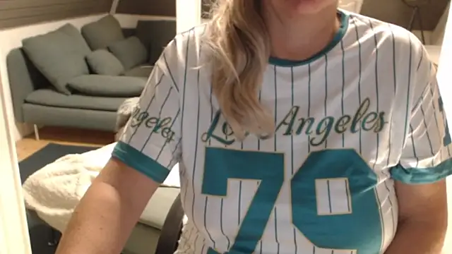 KimMitchelli online show from 11-18-25, 05:55