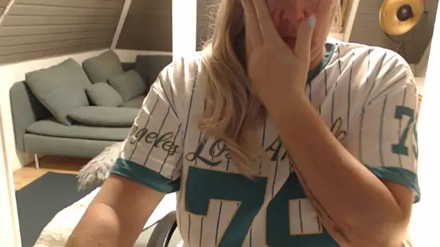 KimMitchelli online show from 11-19-25, 05:07