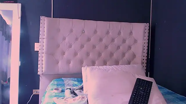 Snapshot of valen_thompson chatting on 12-30-24, 07:21 valen thompson online show from 12-30-24, 07:21