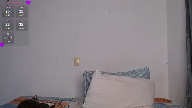 Snapshot of valen_thompson chatting on 02-17-26, 11:24 valen thompson online show from 02-17-26, 11:24