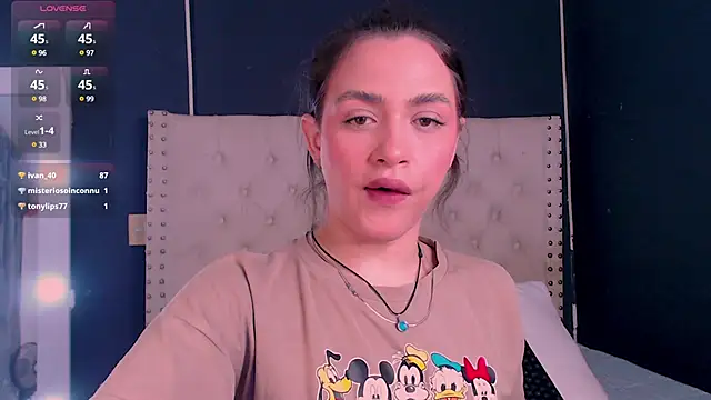 Snapshot of valen_thompson chatting on 01-08-25, 11:30 valen thompson online show from 01-08-25, 11:30