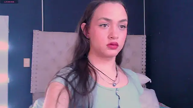 Snapshot of valen_thompson chatting on 02-06-25, 11:48 valen thompson online show from 02-06-25, 11:48