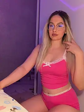 Snapshot of mollyxxx chatting on 06-21-26, 02:28 mollyxxx online show from 06-21-26, 02:28