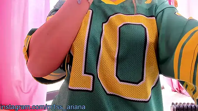 Snapshot of Miss_Ariana_ chatting on 02-25-25, 12:05 Miss Ariana  online show from 02-25-25, 12:05