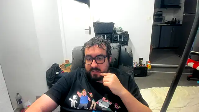 Snapshot of bears549a chatting on 10-25-25, 10:43 bears549a online show from 10-25-25, 10:43