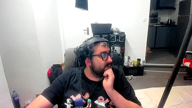 Snapshot of bears549a chatting on 11-08-25, 07:17 bears549a online show from 11-08-25, 07:17