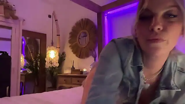 Snapshot of cyberchickie_maria chatting on 02-27-25, 09:14 cyberchickie maria online show from 02-27-25, 09:14