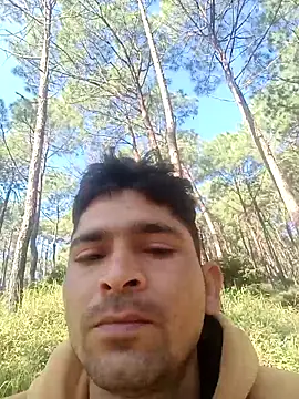 Snapshot of SunnyleoneBG chatting on 10-18-25, 03:19 SunnyleoneBG online show from 10-18-25, 03:19