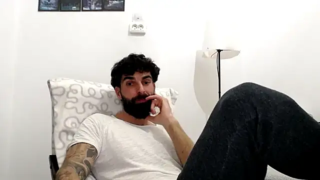 Snapshot of Verycutex chatting on 02-20-26, 08:22 Verycutex online show from 02-20-26, 08:22