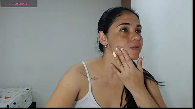 Snapshot of selena_ferri chatting on 09-24-25, 09:54 selena ferri online show from 09-24-25, 09:54