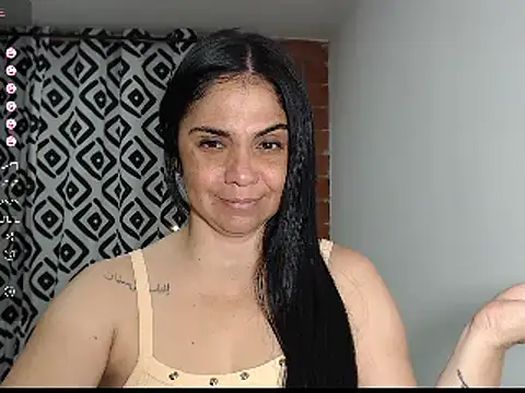 Snapshot of selena_ferri chatting on 01-28-25, 01:29 selena ferri online show from 01-28-25, 01:29