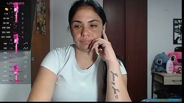 Snapshot of selena_ferri chatting on 03-17-25, 08:19 selena ferri online show from 03-17-25, 08:19
