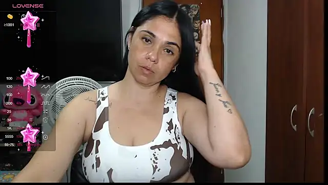 Snapshot of selena_ferri chatting on 02-28-25, 02:42 selena ferri online show from 02-28-25, 02:42
