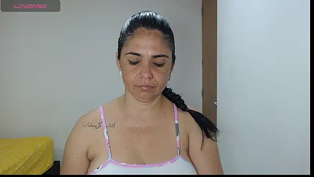 Snapshot of selena_ferri chatting on 09-29-25, 10:04 selena ferri online show from 09-29-25, 10:04