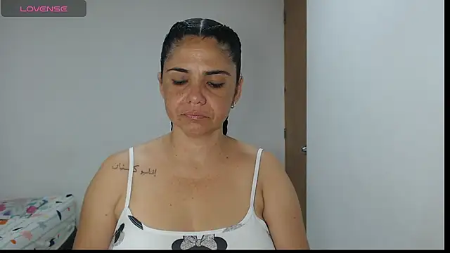 Snapshot of selena_ferri chatting on 09-27-25, 01:34 selena ferri online show from 09-27-25, 01:34