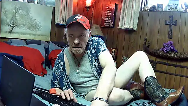 Snapshot of Makowboy chatting on 02-24-25, 11:30 Makowboy online show from 02-24-25, 11:30
