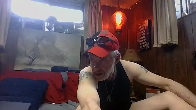 Snapshot of Makowboy chatting on 02-21-25, 10:37 Makowboy online show from 02-21-25, 10:37