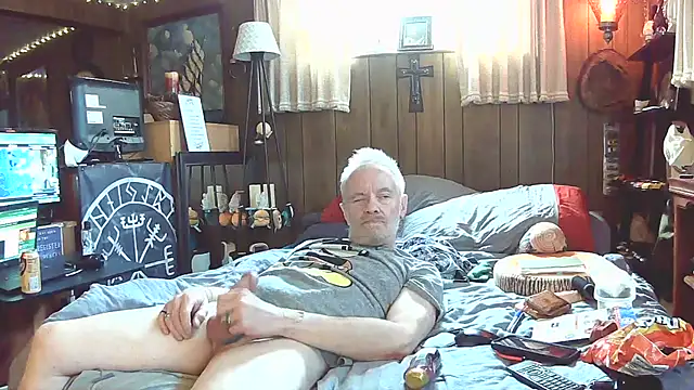 Snapshot of Makowboy chatting on 07-13-26, 11:26 Makowboy online show from 07-13-26, 11:26