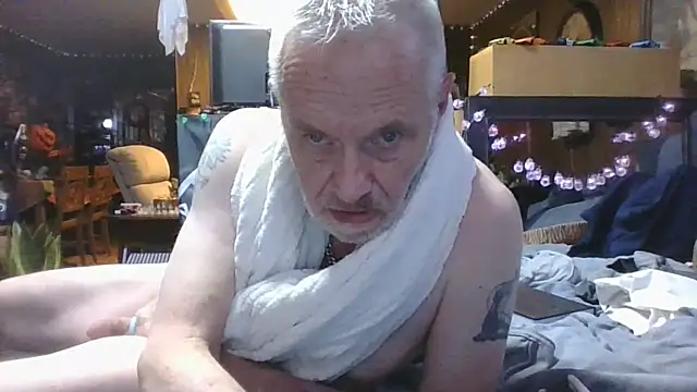 Snapshot of Makowboy chatting on 10-23-25, 07:23 Makowboy online show from 10-23-25, 07:23
