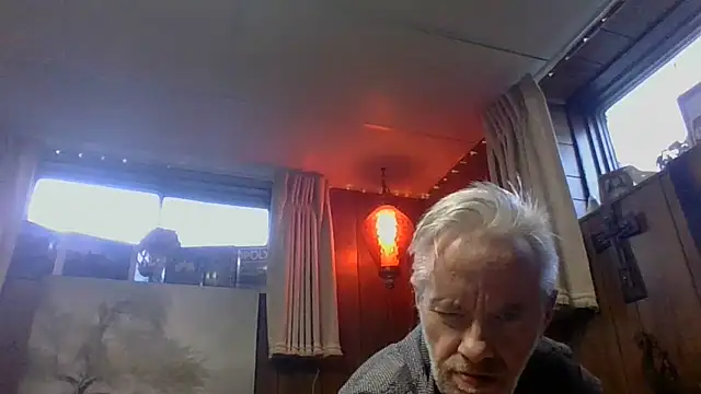 Snapshot of Makowboy chatting on 01-28-25, 09:19 Makowboy online show from 01-28-25, 09:19