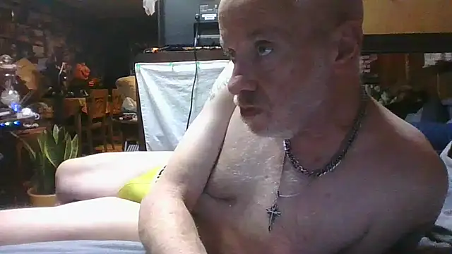 Snapshot of Makowboy chatting on 10-18-25, 02:35 Makowboy online show from 10-18-25, 02:35