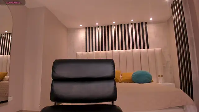 MiaRoberts1 online show from 03-19-26, 12:16