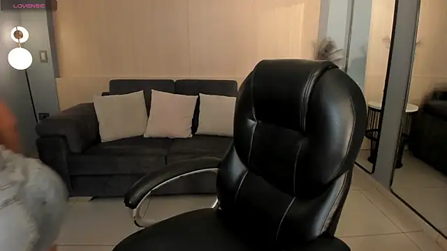 MiaRoberts1 online show from 12-05-25, 06:39